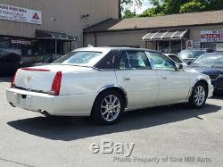 2011 Cadillac DTS Luxury Collection withChrome Wheels