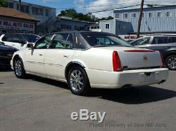 2011 Cadillac DTS Luxury Collection withChrome Wheels