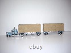 DCP FIRST GEAR 1/64 PACIFIC BLUE PETE 389 WithTSLEEPER&DUAL 28.5' FLATBEDS&HAYLOAD