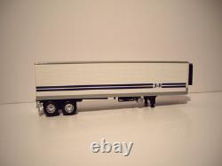 Dcp First Gear 1/64 J&r Schugel Peterbilt 352 Coe & 40' Vintage Reefer Trailer Dcp First Gear 1/64 J&r Schugel Peterbilt 352 Coe & 40' Vintage Reefer Trailer