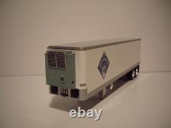 Dcp First Gear 1/64 Refrigerated Transport Peterbilt 352 Coe & Vintage Reefer
