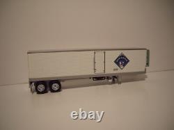 Dcp First Gear 1/64 Refrigerated Transport Peterbilt 352 Coe & Vintage Reefer