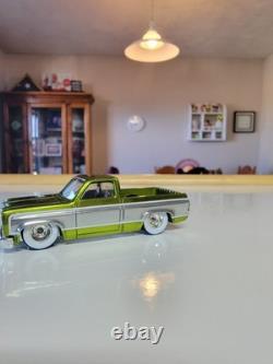 Hot wheels Super CUSTOM 83 SILVERADO PU RLC CUSTOM USA