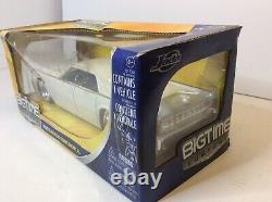 Jada X2 1963 Lincoln Continental 124 White With Chrome Wheels & CC Please Read