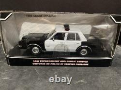 Motormax 1986 Blank 124 Scale Black And White Police Dodge Diplomat withHubcaps