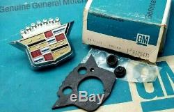 Nos 1971 Cadillac Trunk Lock Cover Emblem Flip LID Crest Deck Gm Trim