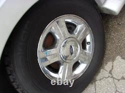 Used Wheel fits 2006 Ford Expedition 17x7-1/2 5 spoke chrome aluminun TPMS Grad