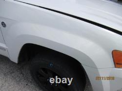 Used Wheel fits 2009 Jeep Grand cherokee 18x8 aluminum chrome clad Grade C