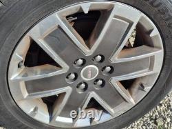 Used Wheel fits 2011 Gmc Acadia 20x7-1/2 6 spoke single chrome with black inser