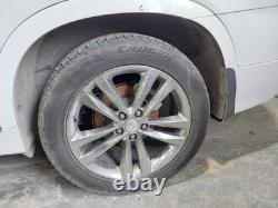 Used Wheel fits 2014 Kia Sorento 19x7-1/2 alloy chrome finish V shape large ope