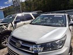 Used Wheel fits 2018 Toyota Highlander 19x7-1/2 alloy 5 spoke bright chrome Gra