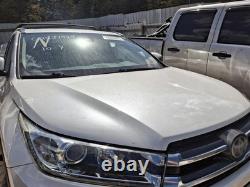 Used Wheel fits 2018 Toyota Highlander 19x7-1/2 alloy 5 spoke bright chrome Gra