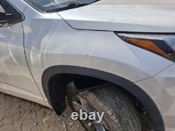 Used Wheel fits 2018 Toyota Highlander 19x7-1/2 alloy 5 spoke bright chrome Gra