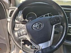 Used Wheel fits 2018 Toyota Highlander 19x7-1/2 alloy 5 spoke bright chrome Gra