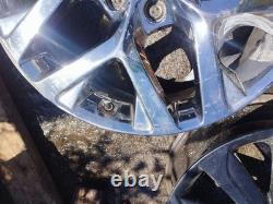 Used Wheel fits 2019 Kia Sorento 19x7-1/2 alloy 5 Y spoke chrome withTPMS Grade A